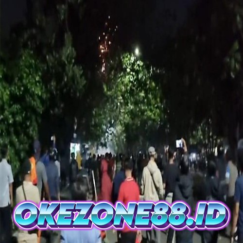 Situasi Terkini di Jalan Pangeran Jayakarta Bekasi: Ledakan Petasan dan Ketegangan Massa