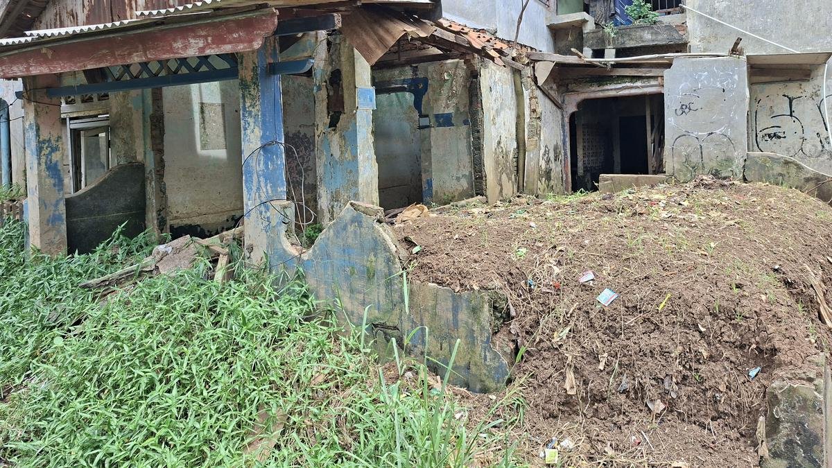 Kampung Zombie Cililitan: Kehidupan di Tengah Ancaman Banjir